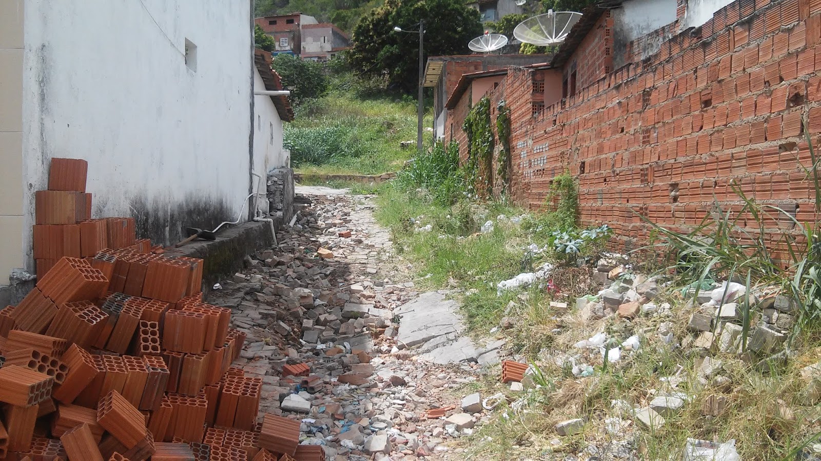 Rua_esburacada_em_jacobina