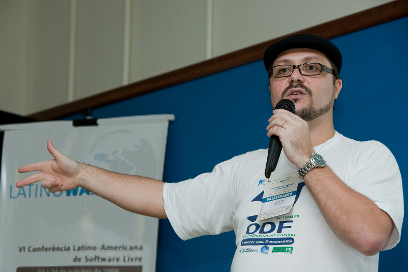 http://softwarelivre.org/furusho/odf/jomar-silva-latinoware-2009.jpg