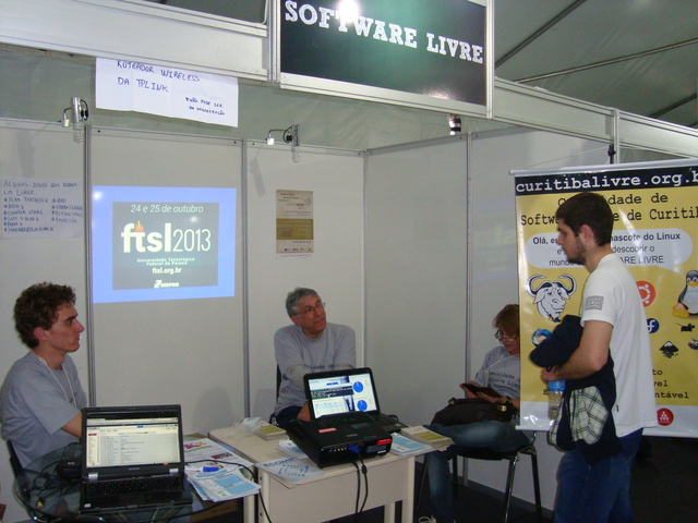 Feira ufpr 2013 28 display